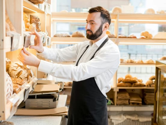 A worker at a cafe